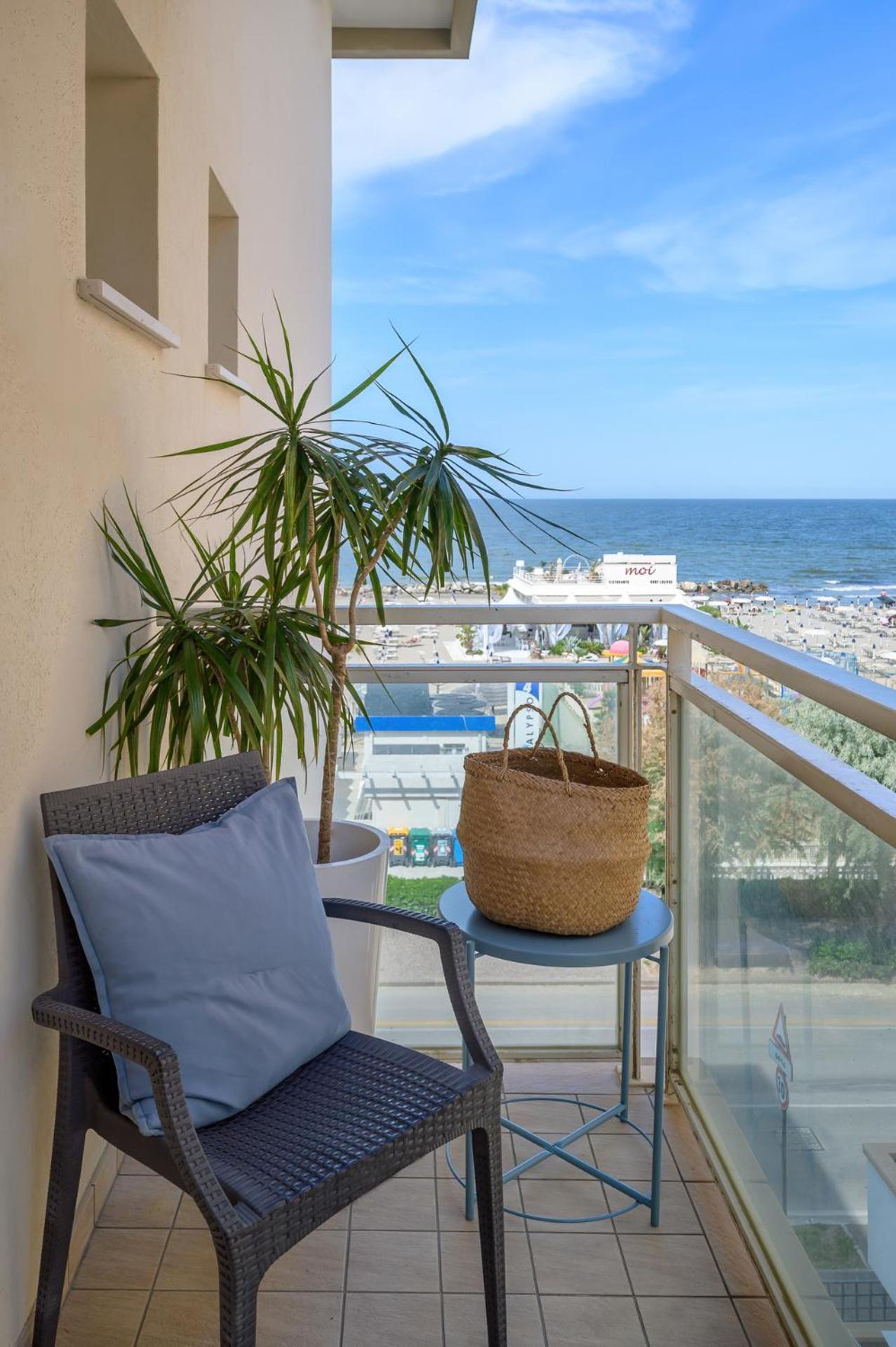 Hotel Augustus- Davanti A Noi C'E Solo Il Mare Misano Adriatico Exterior foto